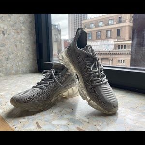 Steve Madden Maxima sneaker in grey